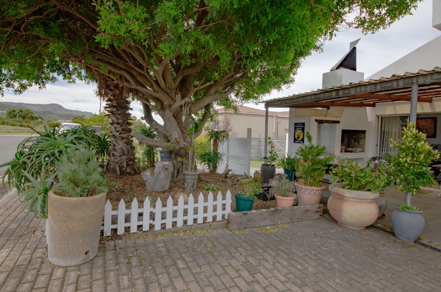 5 Bedroom Property for Sale in Heuningkloof Western Cape